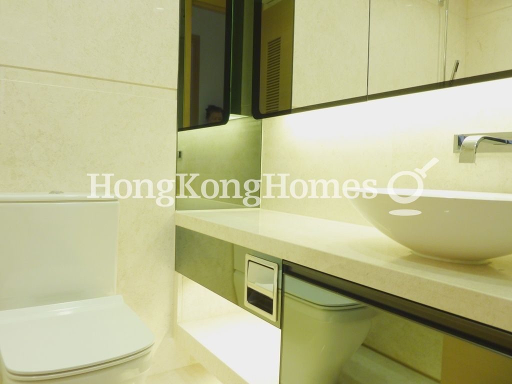 Master Bathroom — Upton, Western / Kennedy Town