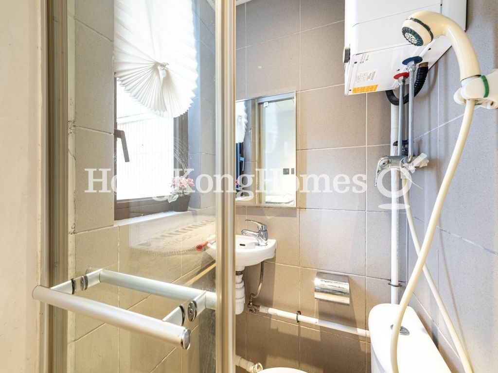 Maid's Washroom — Arezzo, Mid-levels West