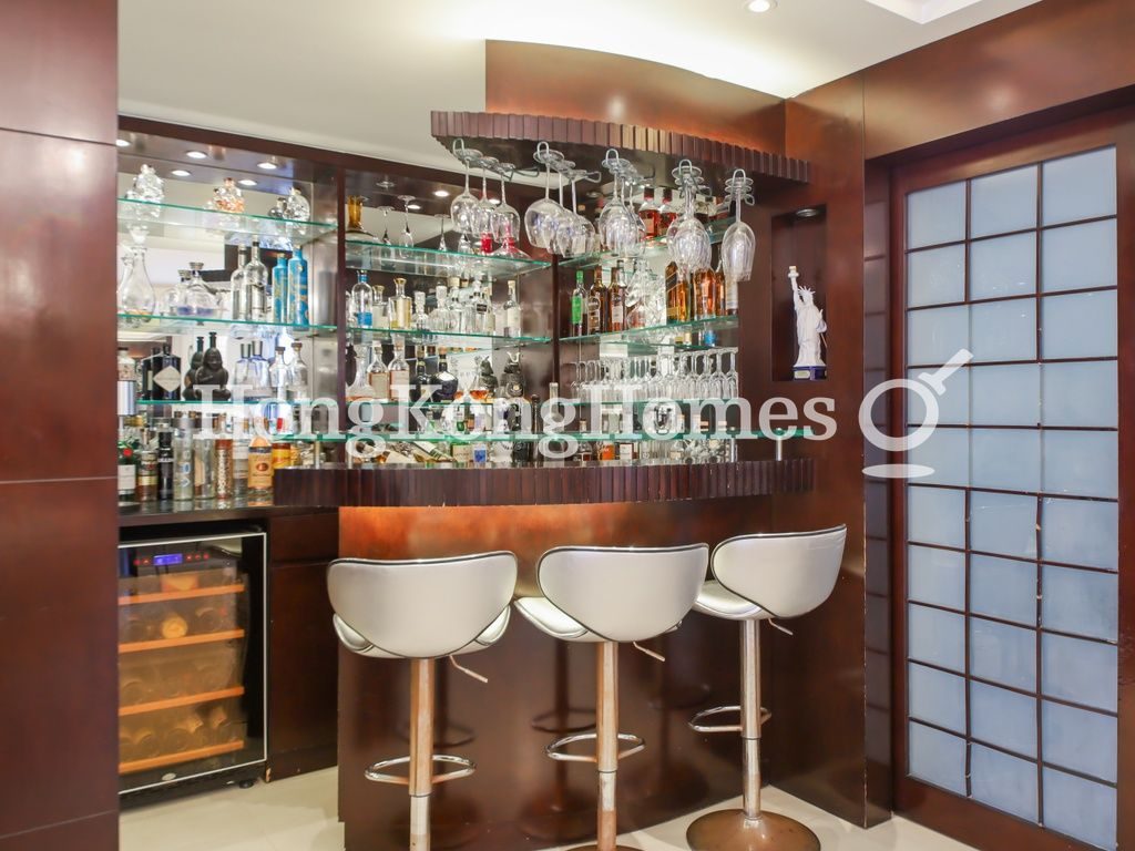 Open Bar off the Dining Area — 碧瑤灣 - 第42座，薄扶林