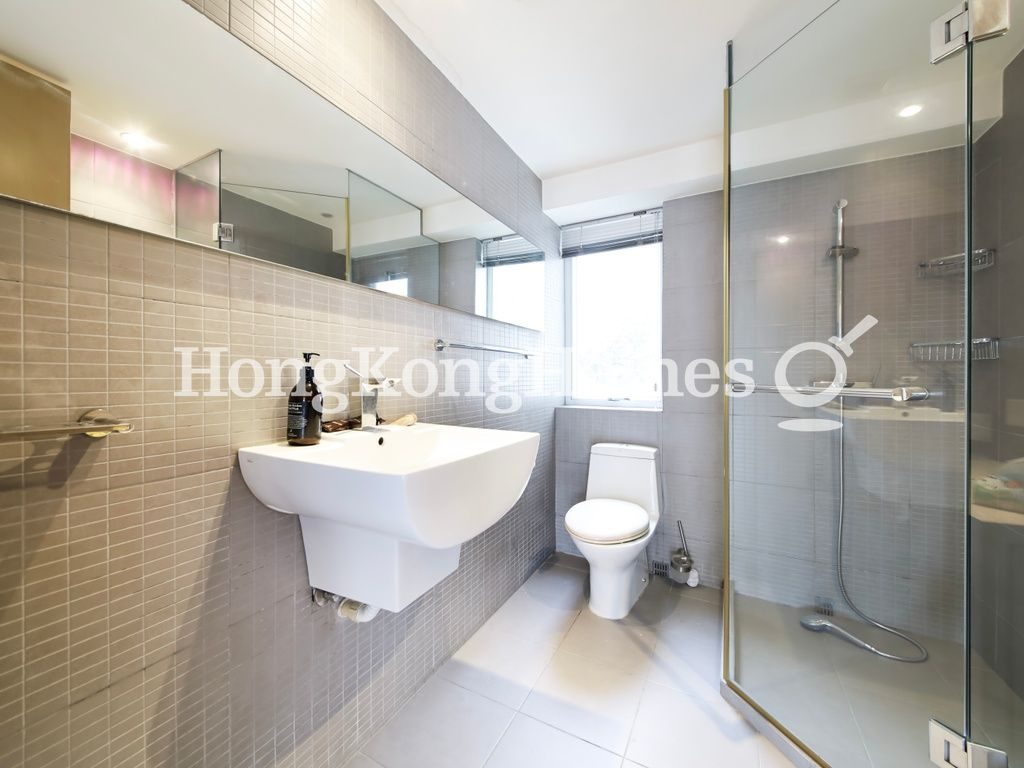 Guest Bathroom — Beau Cloud Mansion, Mid-levels Central