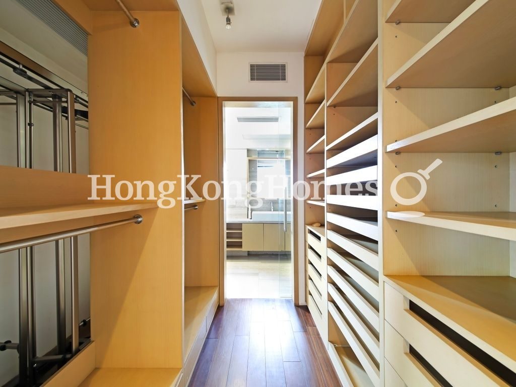 Walk-in Closet in Master Bedroom — Beau Cloud Mansion, Mid-levels Central