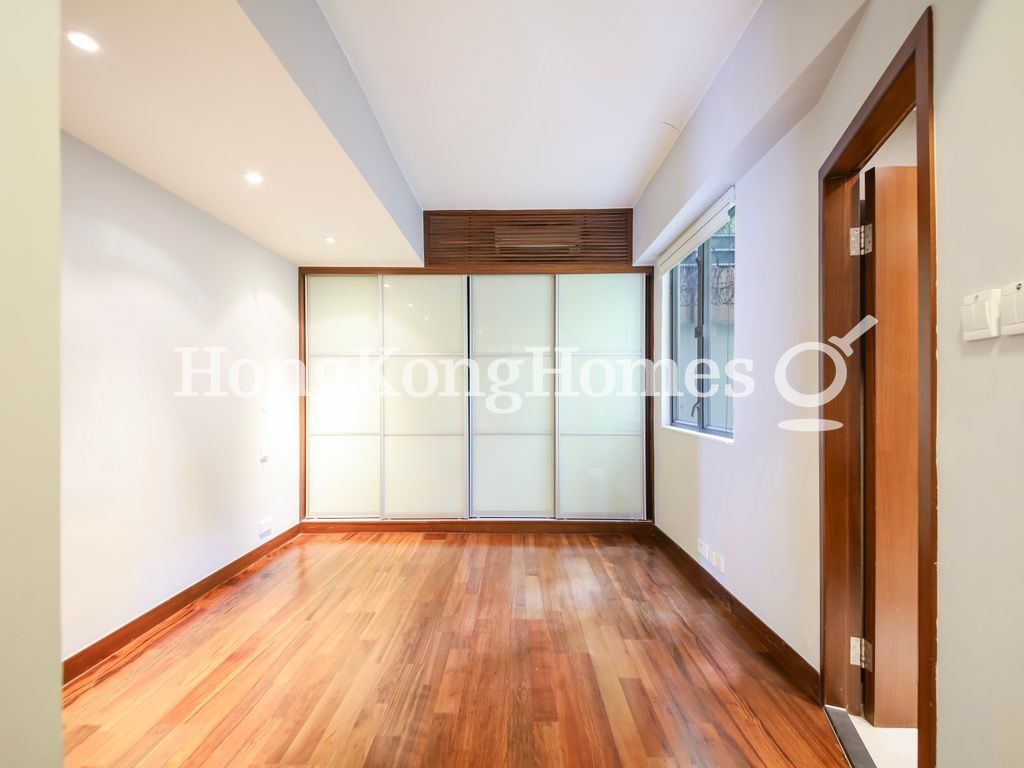 Second Ensuite Bedroom — 寶光大廈，中半山