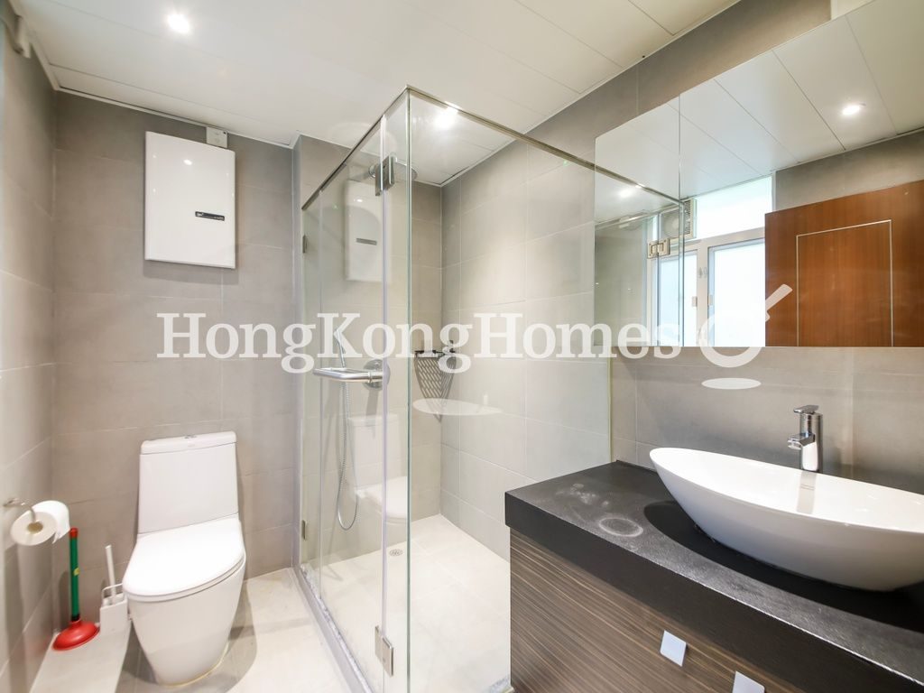 Second Ensuite Bathroom — 寶光大廈，中半山