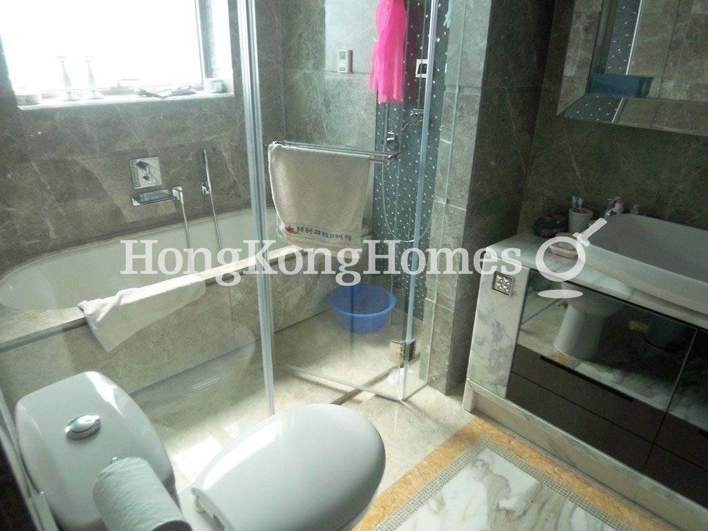 Master Bathroom — Celestial Heights-Celestial Avenue No. 27, Ho Man Tin / Waterloo Road