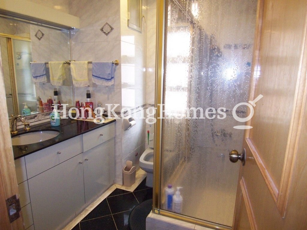 Guest Bathroom — 利嘉大廈 - A座，薄扶林