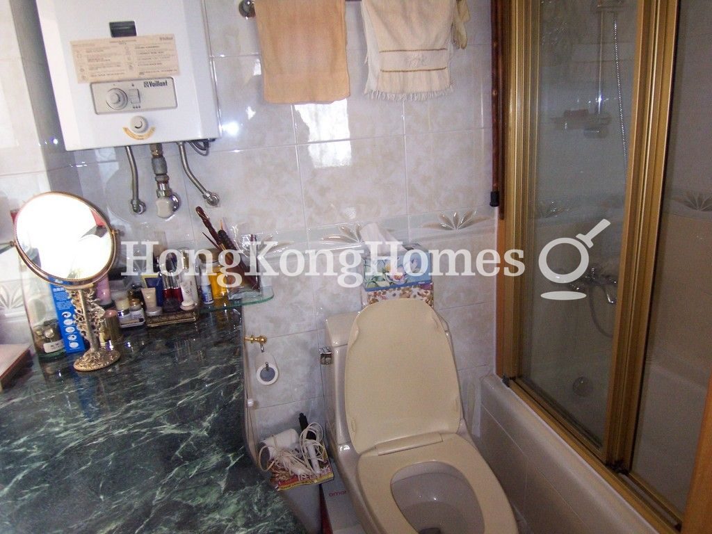Master Bathroom — 利嘉大廈 - A座，薄扶林