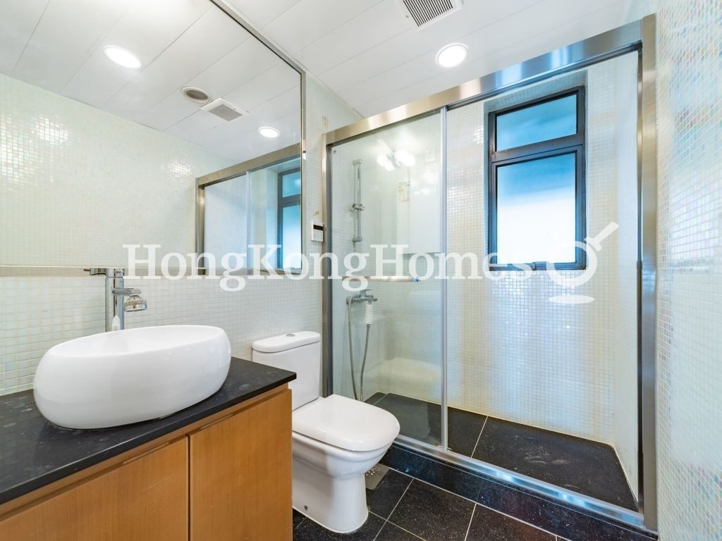Guest Bathroom — 浪頤居 - 第02座，薄扶林
