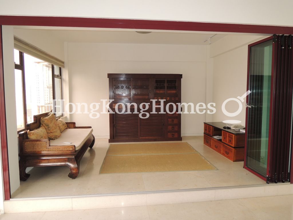 Family Room — 滿峰台，東半山