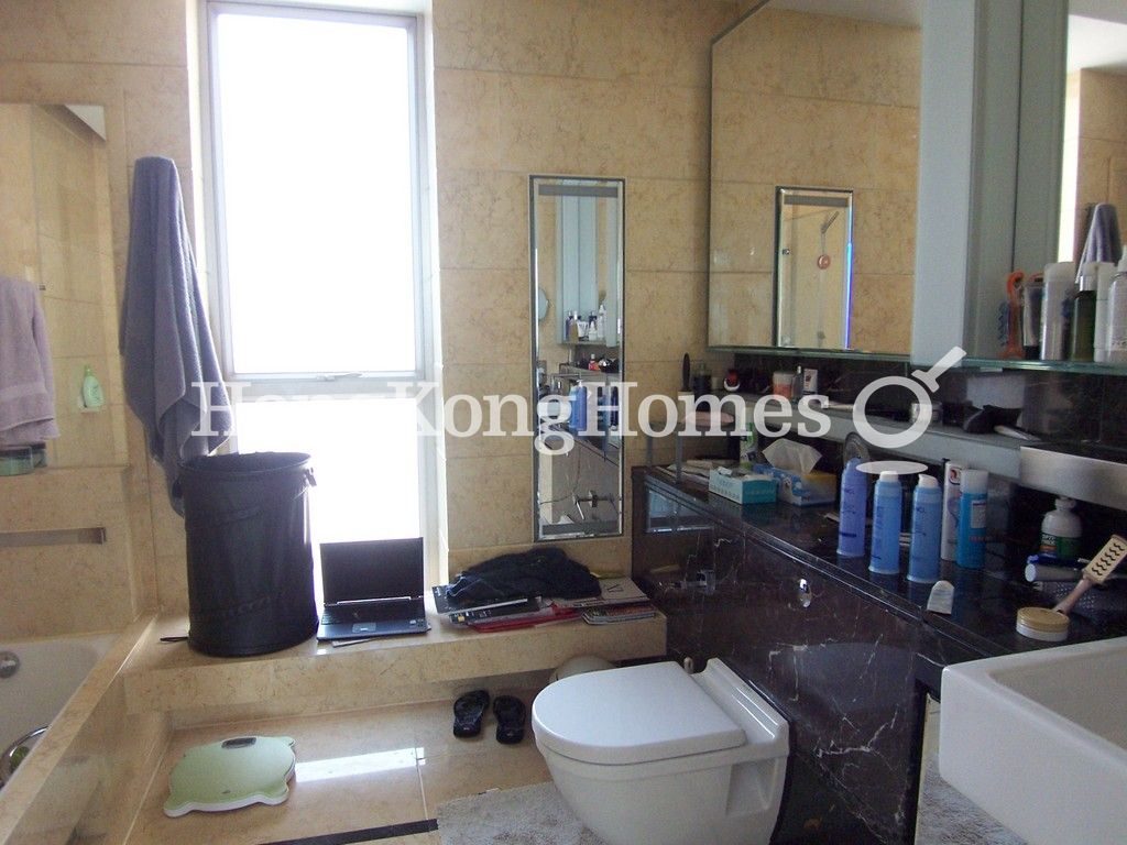 Master Bathroom — 畢架山峰 - 第01座，九龍塘