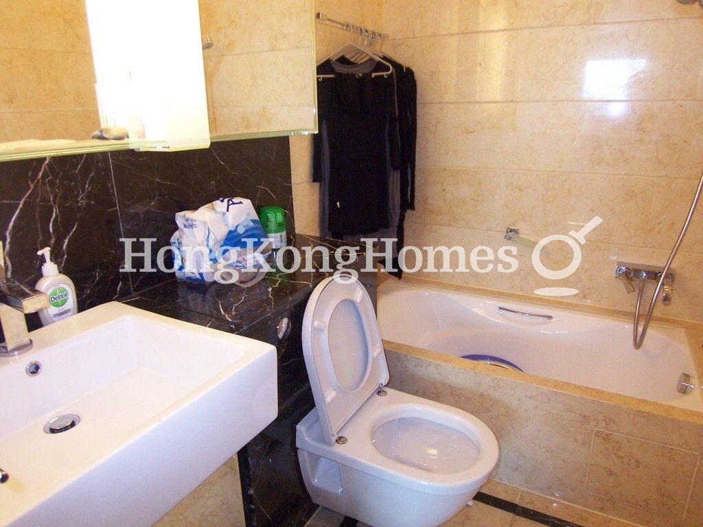 Guest Bathroom — 畢架山峰 - 第01座，九龍塘