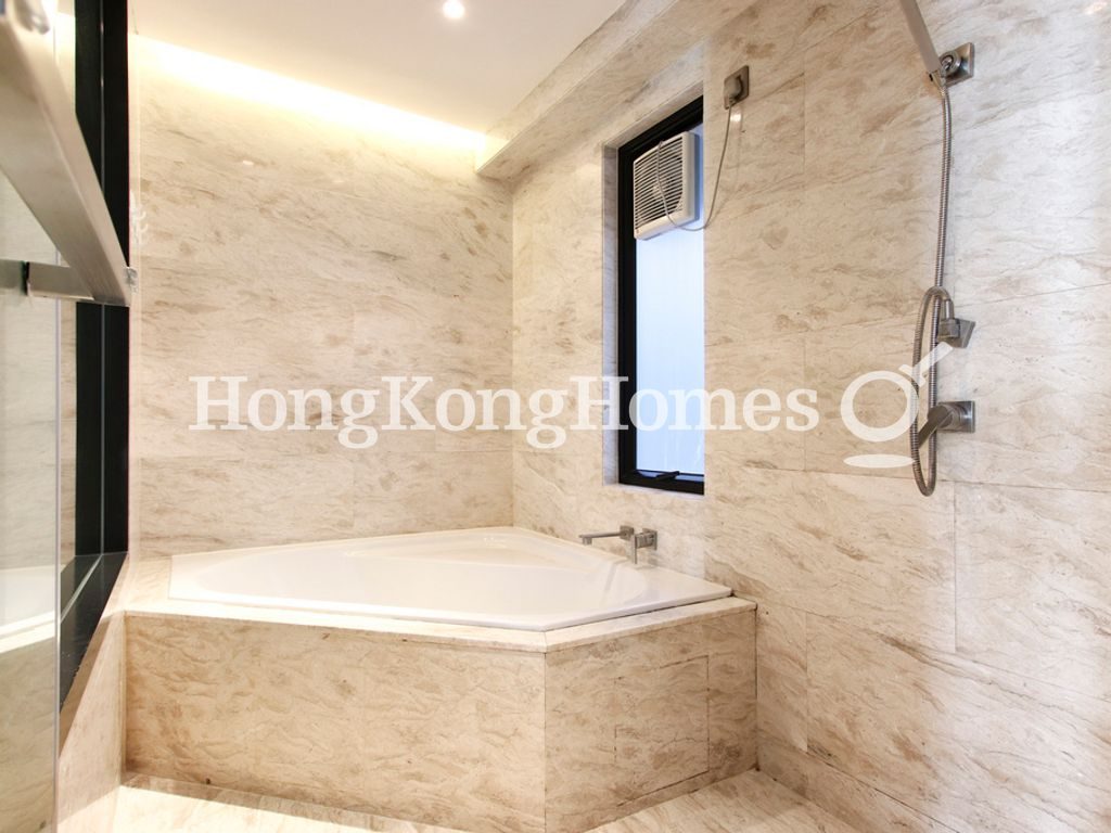 Master Bathroom — 恒柏園 - A座，西半山