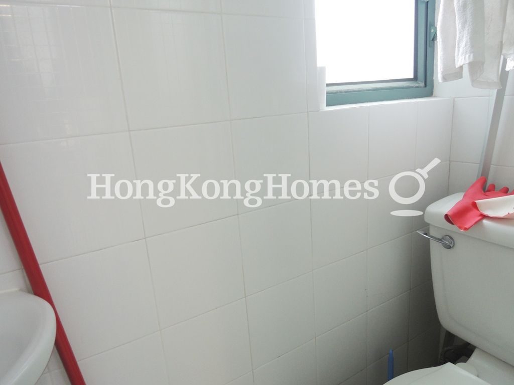 Maid's Bathroom — 羅便臣道80號 - 第01座，西半山
