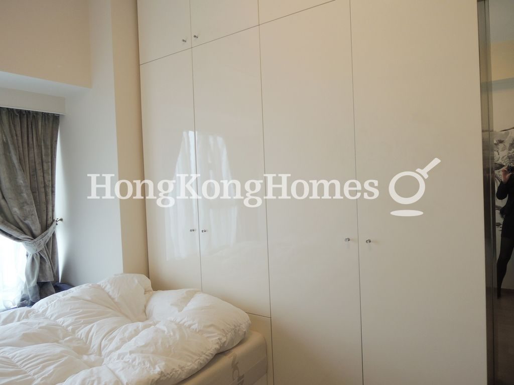 Built-in Wardrobe in Second Bedroom — 羅便臣道80號 - 第01座，西半山