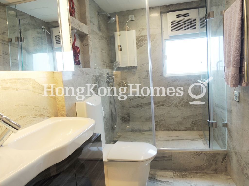 Guest Bathroom — 羅便臣道80號 - 第01座，西半山