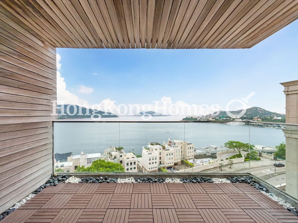 Balcony off Living and Dining Room — 輝百閣，大潭