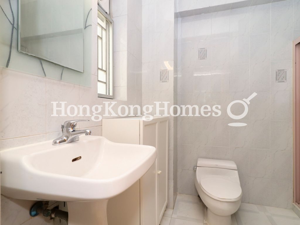 Master Bathroom — 柏齡大廈，中半山
