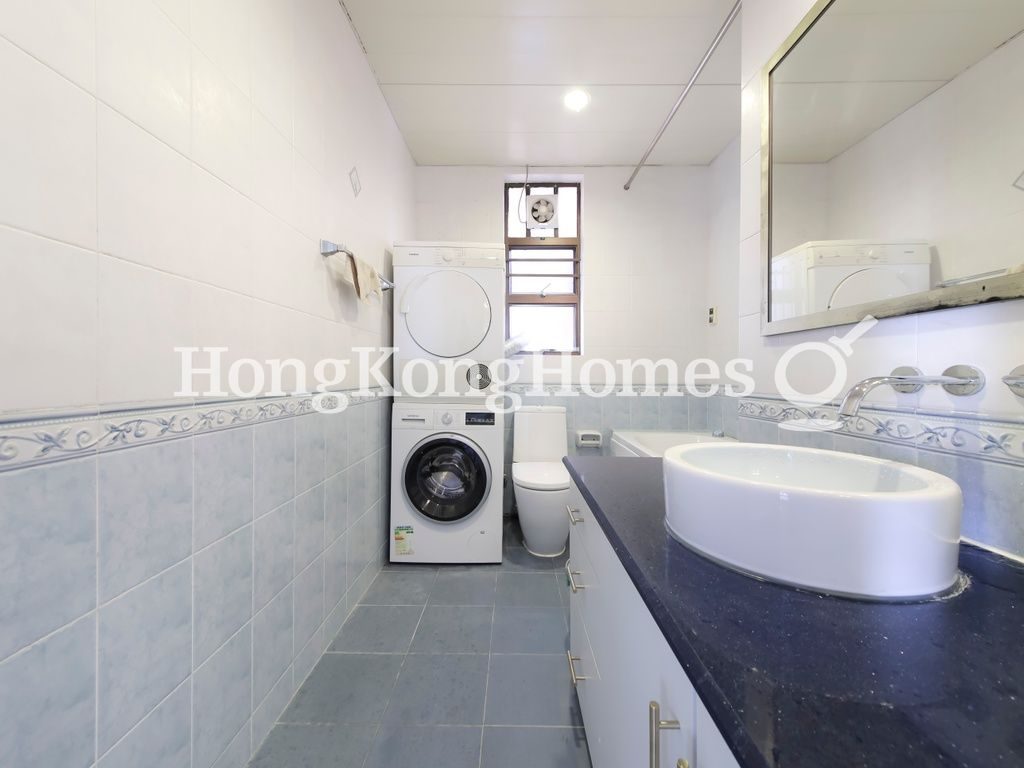 Guest Bathroom — Parkway Court - Block B, Mid-levels West