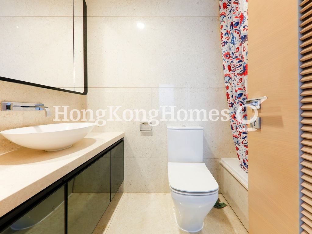Master Bathroom — 維港峰，西環堅尼地城