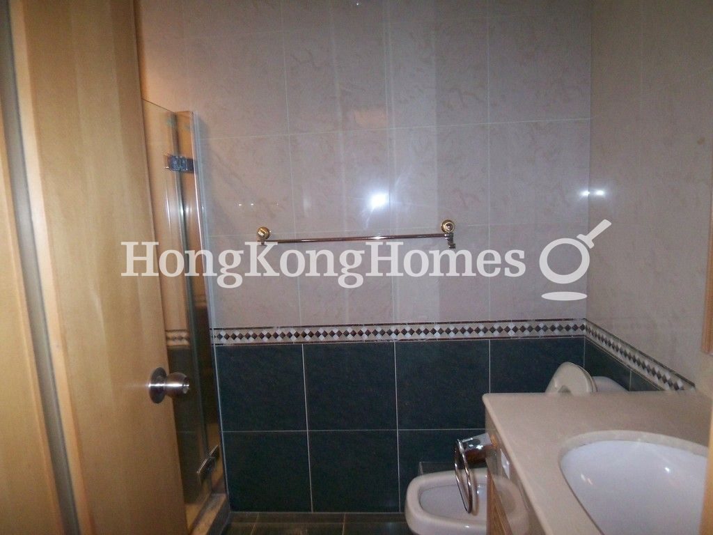 Guest Bathroom — 雲地利台 - B座，跑馬地