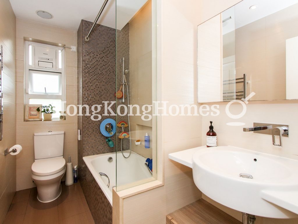 Guest Bathroom — 碧瑤灣 - 第41座，薄扶林