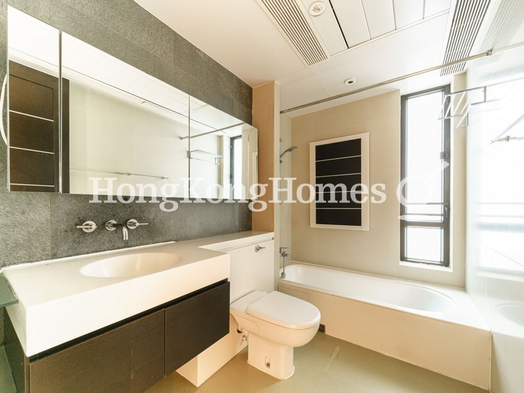 Guest Bathroom — 麥當勞道11號，中半山