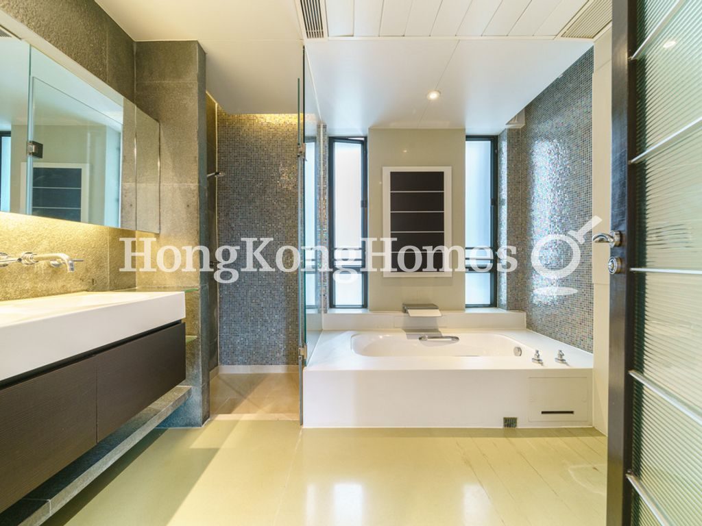 Master Bathroom — 麥當勞道11號，中半山