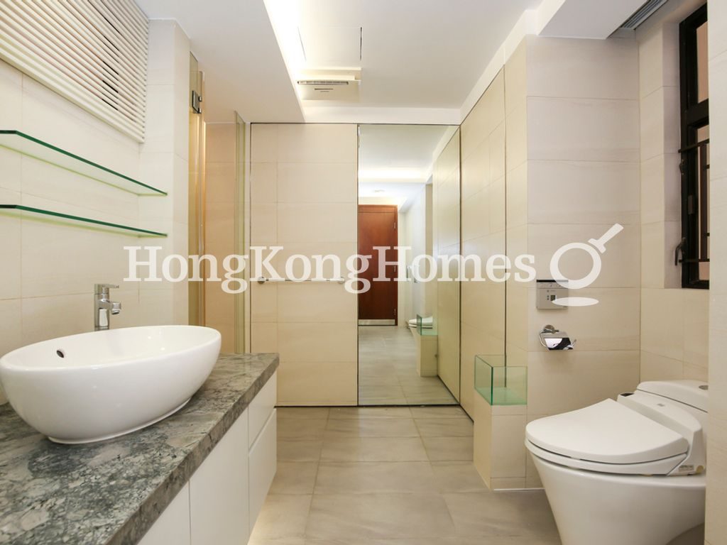 Guest Bathroom — 愉富大廈 - A座，渣甸山