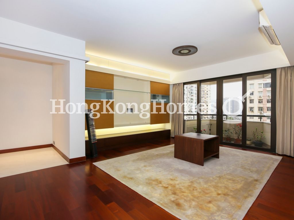 Living and Dining Roomq — 愉富大廈 - A座，渣甸山