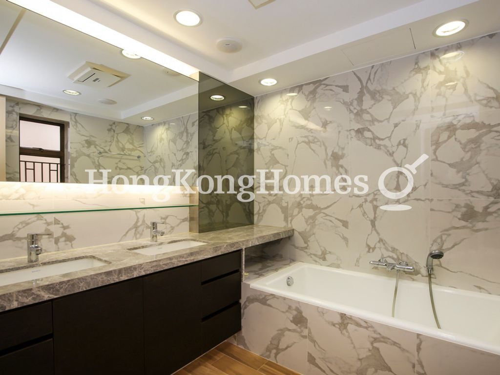 Master Bathroom — 愉富大廈 - A座，渣甸山