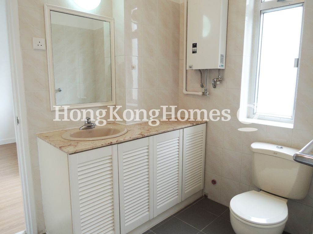 Second Ensuite Bathroom — 高雲大廈，中半山
