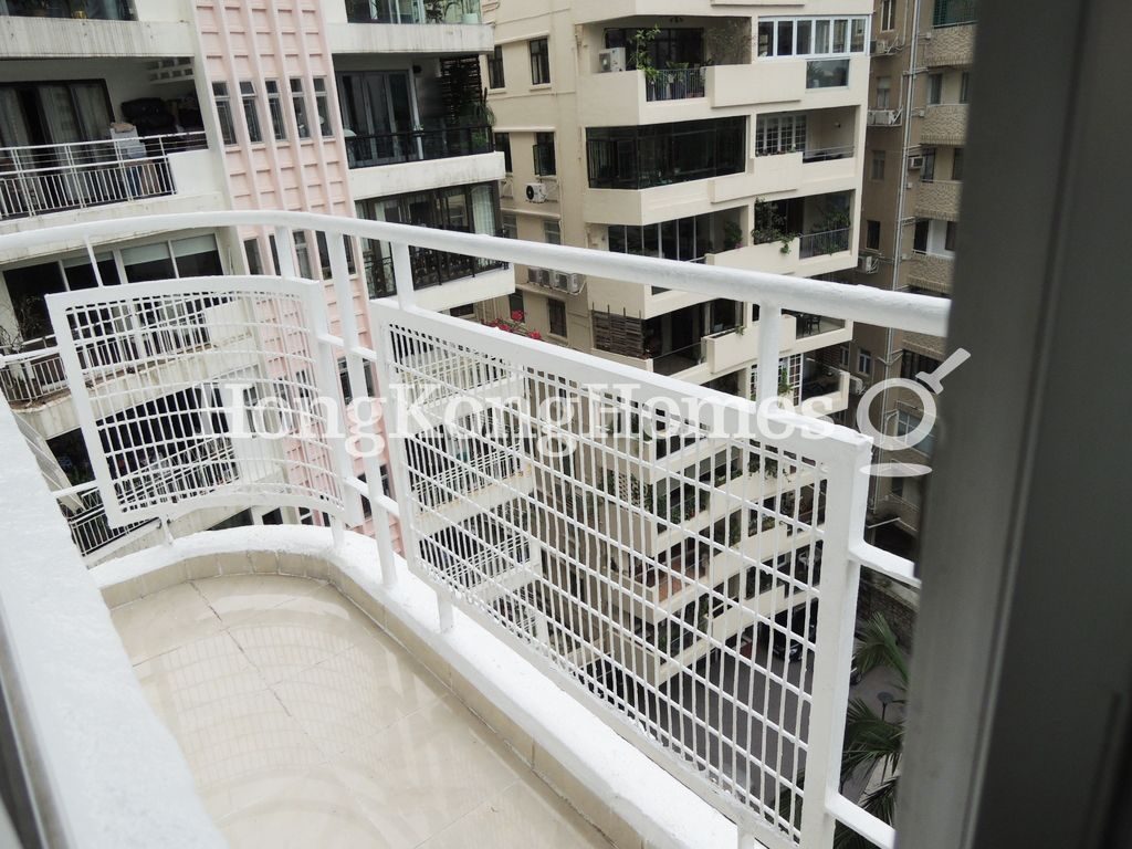 Balcony off Third Bedroom — 高雲大廈，中半山