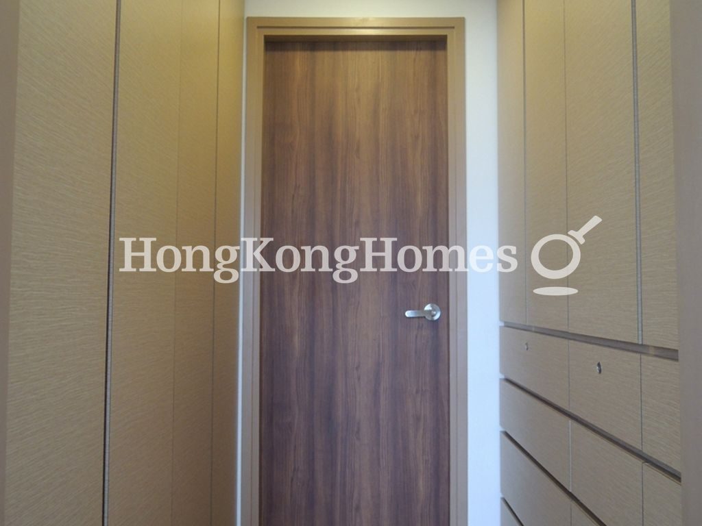 Walk-in Closet in Master Bedroom — 嘉麟閣 - 第02座，淺水灣