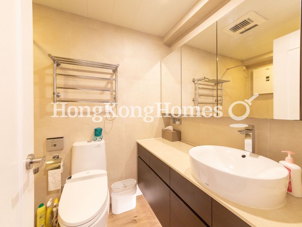 Guest Bathroom — 摩天大廈，北角半山