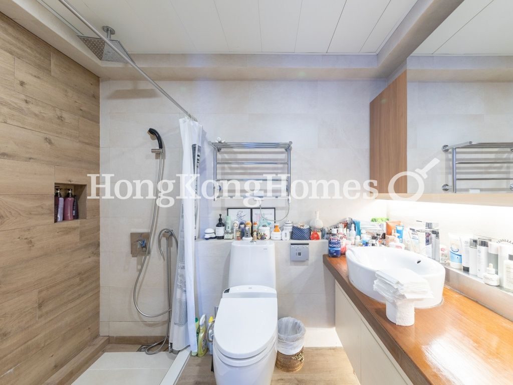 Master Bathroom — 摩天大廈，北角半山