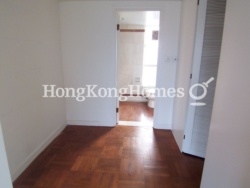 Dressing Area in Master Bedroom — 紅山半島 - 第07座，大潭