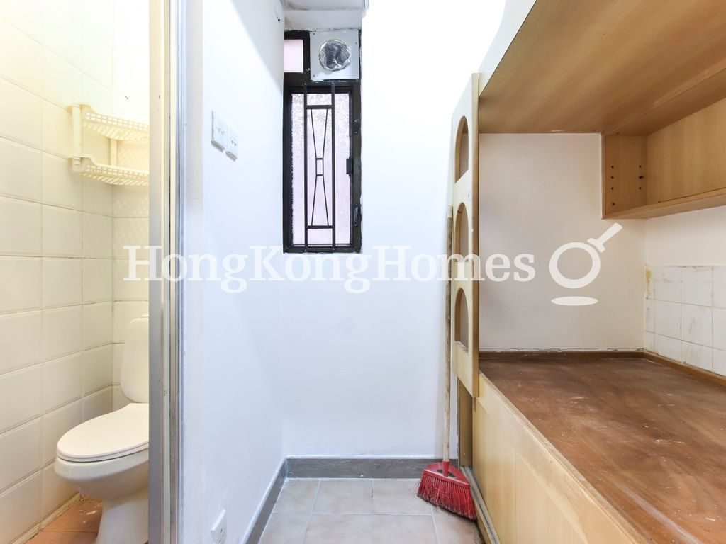 Maid's Room and Washroom — 香港花園，西半山