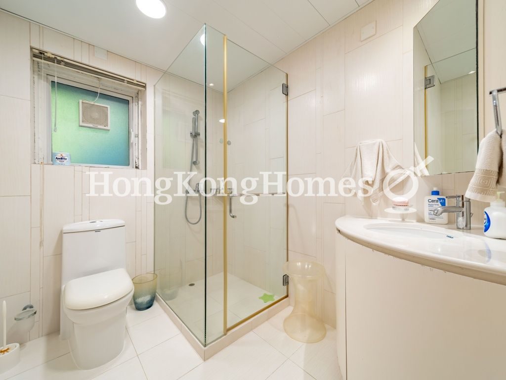 Guest Bathroom — 康苑 C-E座，西半山