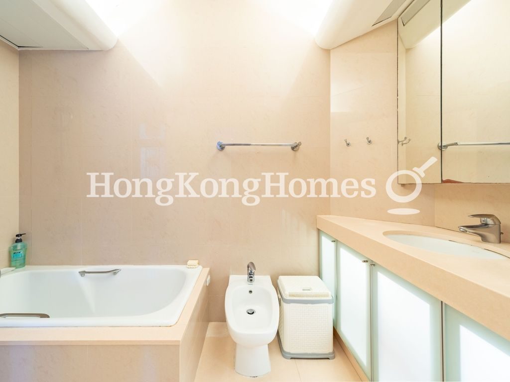 Master Bathroom — 康苑 C-E座，西半山