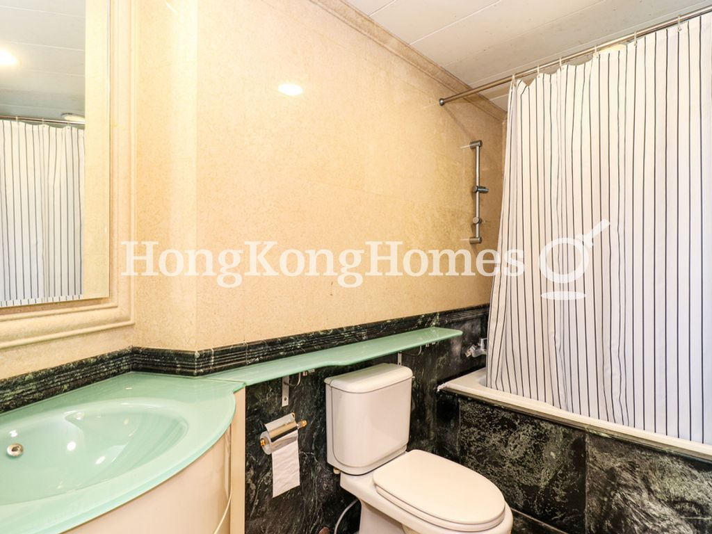 Guest Bathroom — 寶雲山莊，中半山