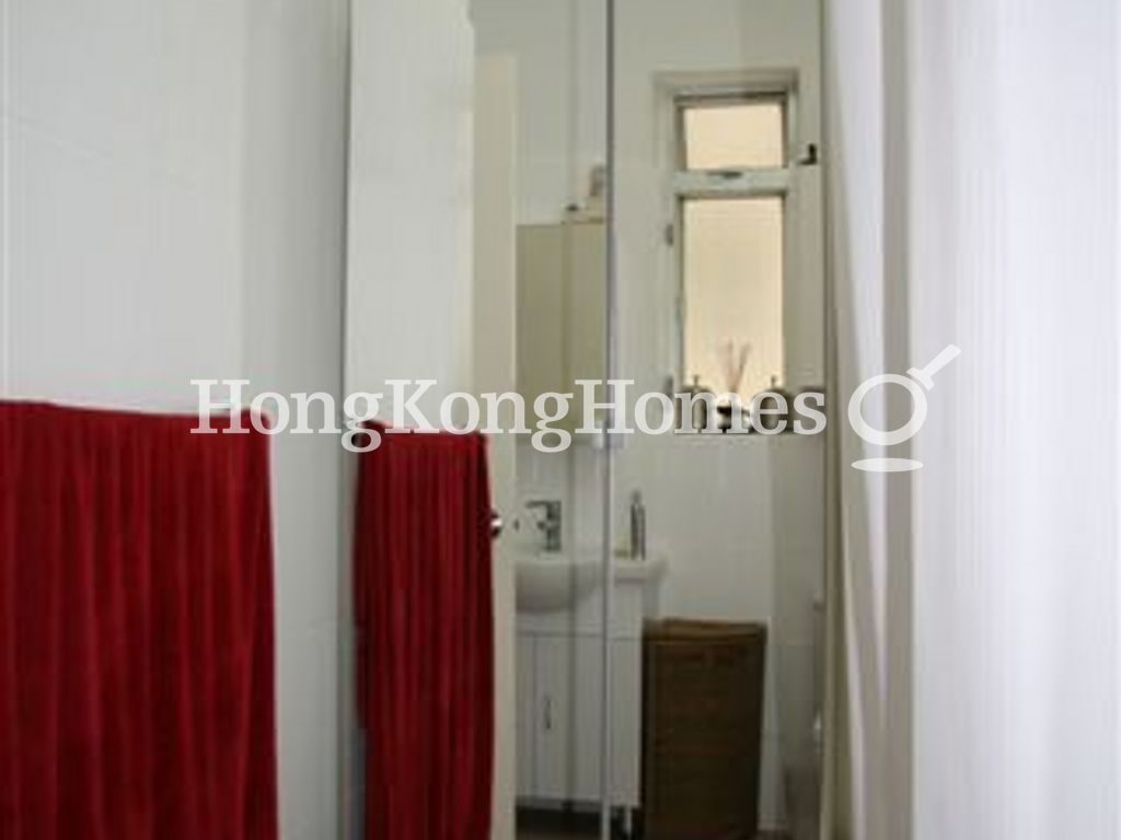 Master Bathroom — 柏齡大廈，中半山