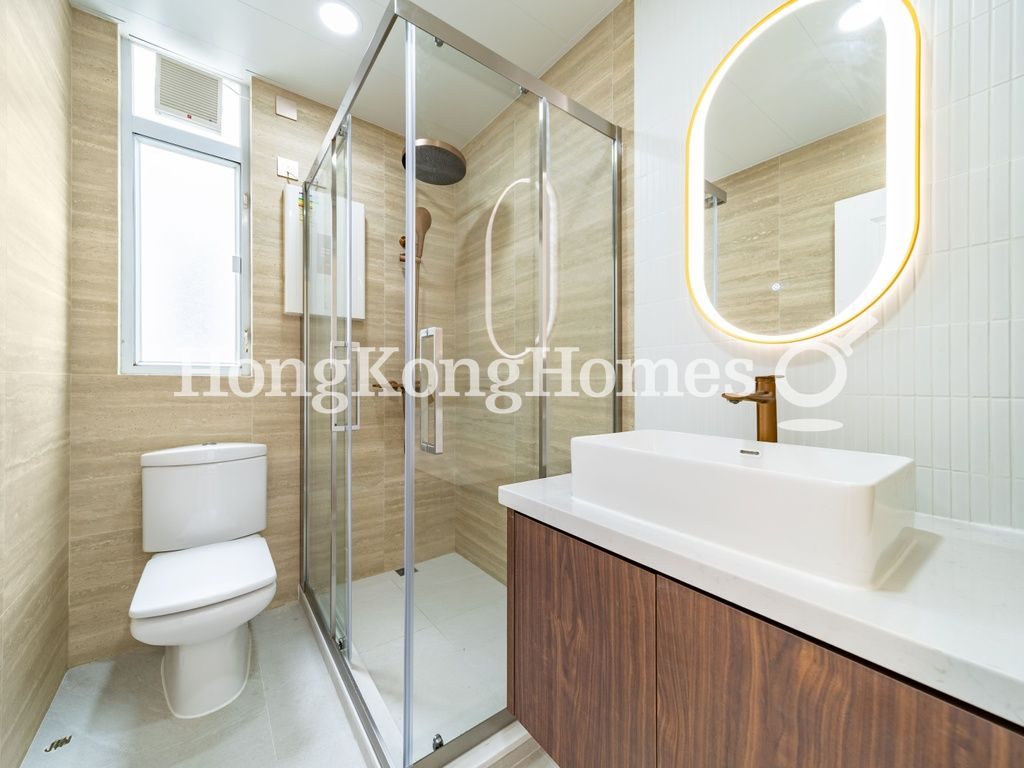 Guest Bathroom — 壁如花園，舂坎角
