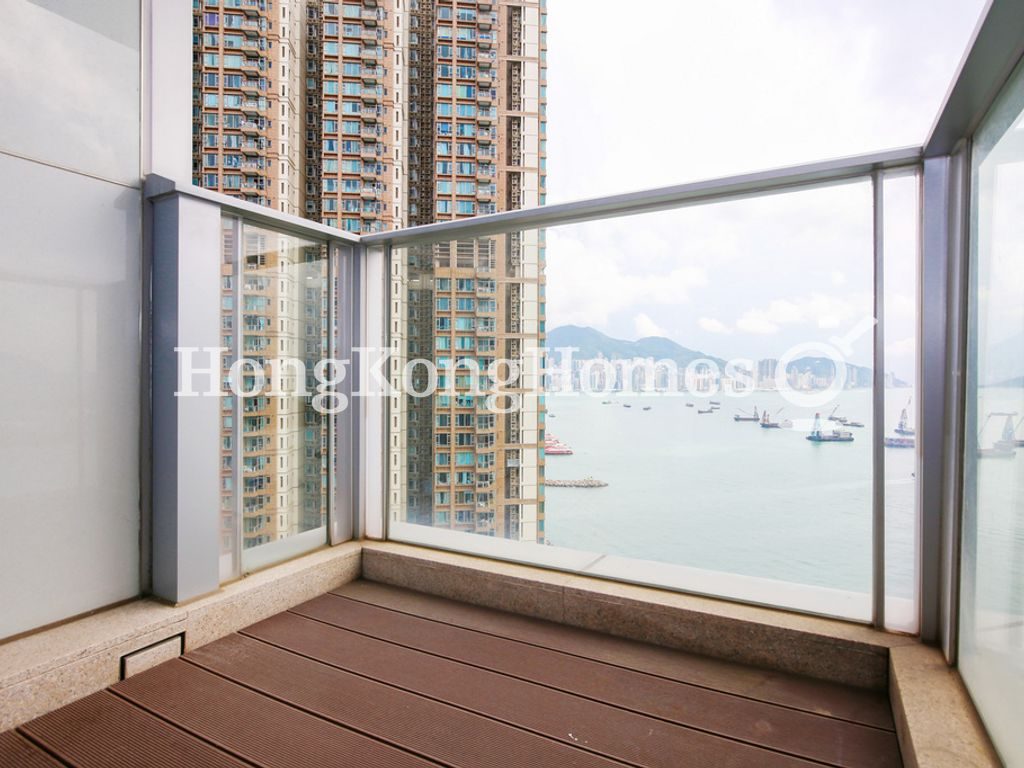 Balcony off Living and Dining room — 瓏璽 - 第1座 (臨海鑽)，大角咀