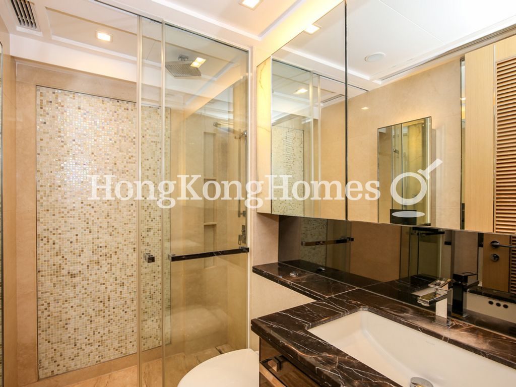 Second Ensuite Bathroom — 瓏璽 - 第1座 (臨海鑽)，大角咀
