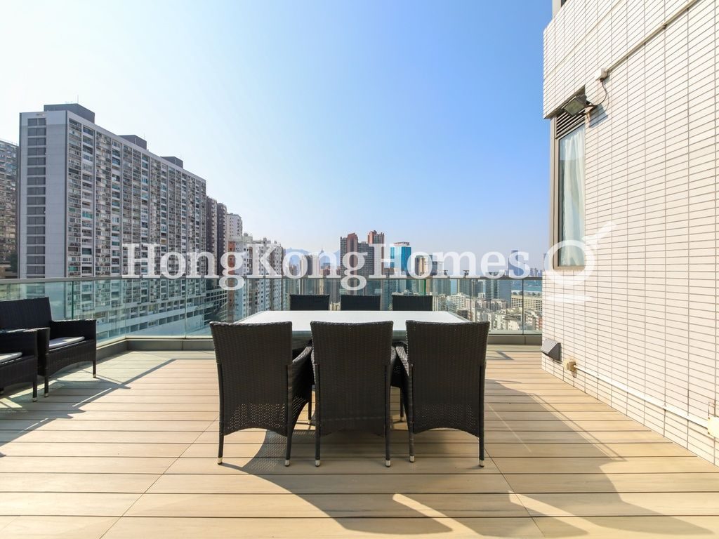 Private Terrace off Living and Dining Rm — 形品，北角