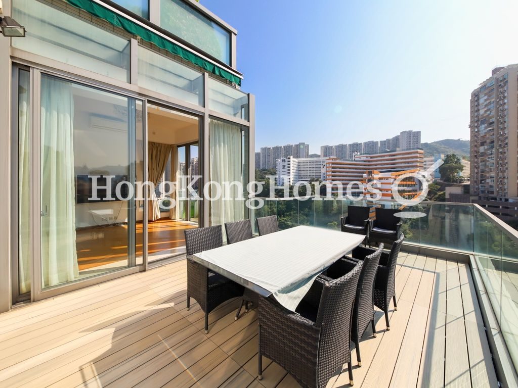 Private Terrace off Living and Dining Rm — 形品，北角