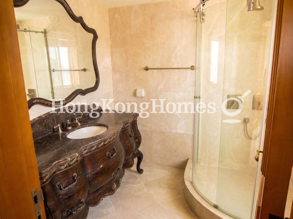 Guest Bathroom — 君臨天下1座，尖沙咀