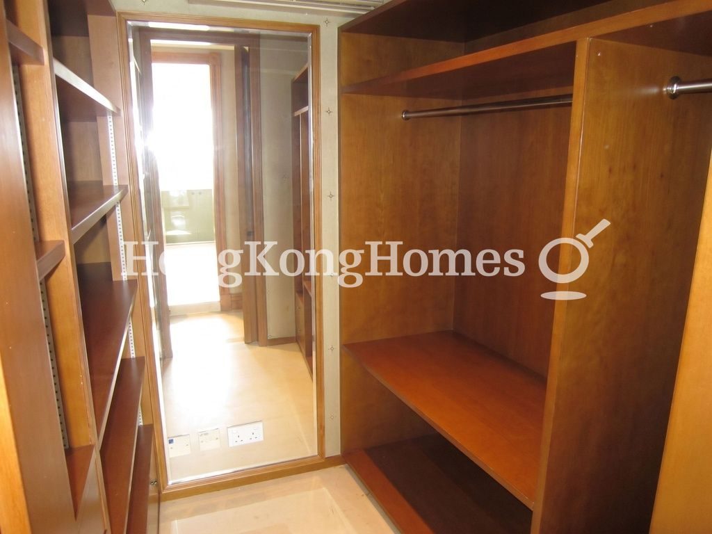 Store Room — 君臨天下1座，尖沙咀