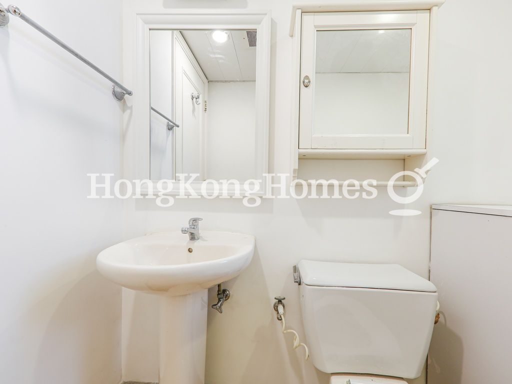 Guest Powder Room — 陽明山莊 04 座 山景園，淺水灣