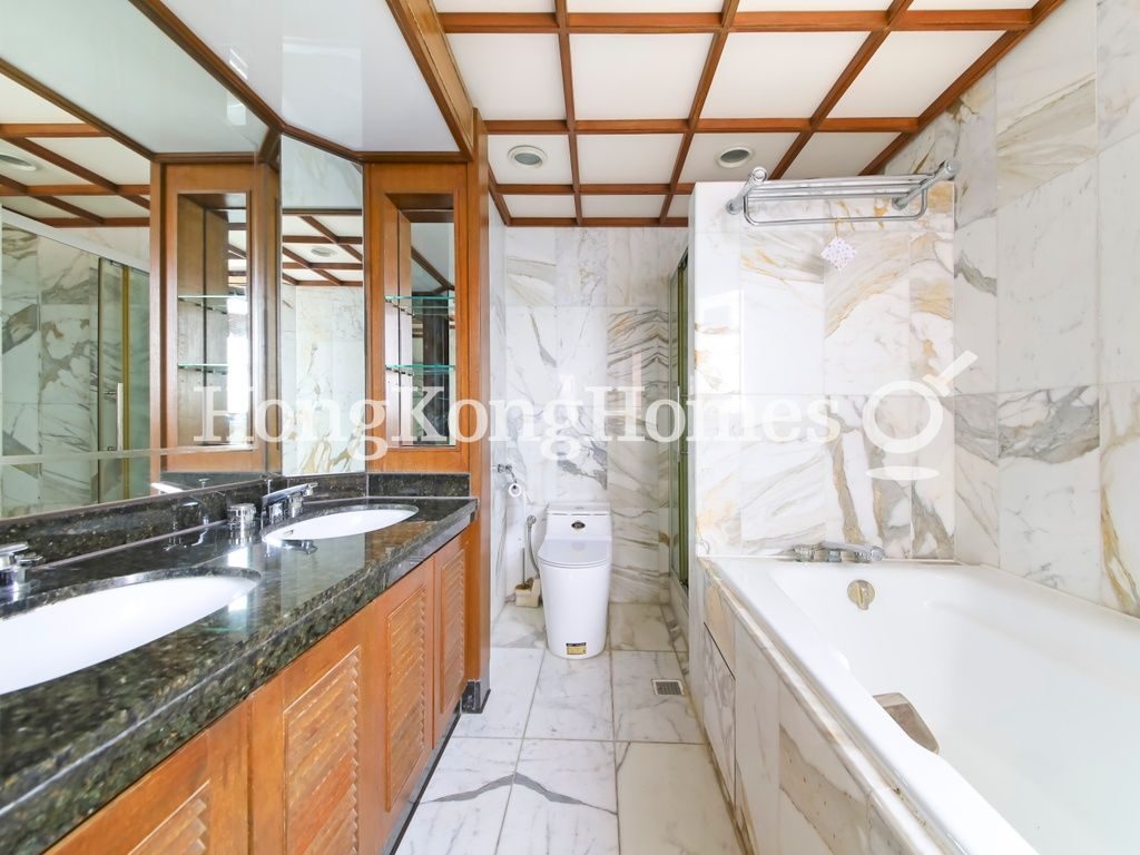 Master Bathroom — 陽明山莊 04 座 山景園，淺水灣