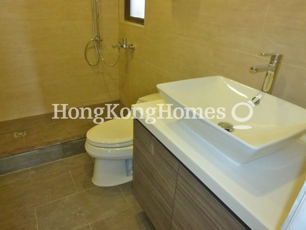 Second Ensuite Bathroom — 陽明山莊 04 座 山景園，淺水灣